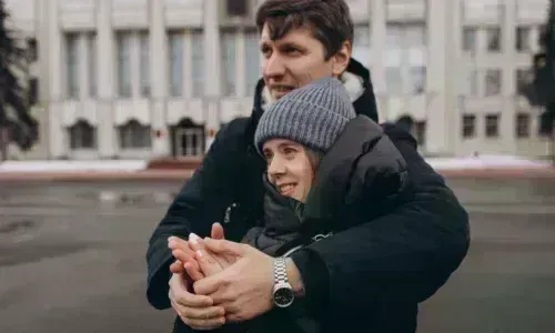 Почему нас раздражают те, кто нас любит: эффект «близости без фильтров»